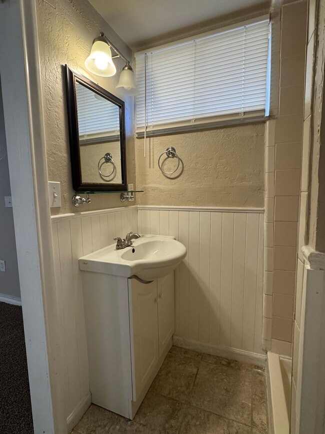 Building Photo - 734 NW 31st St