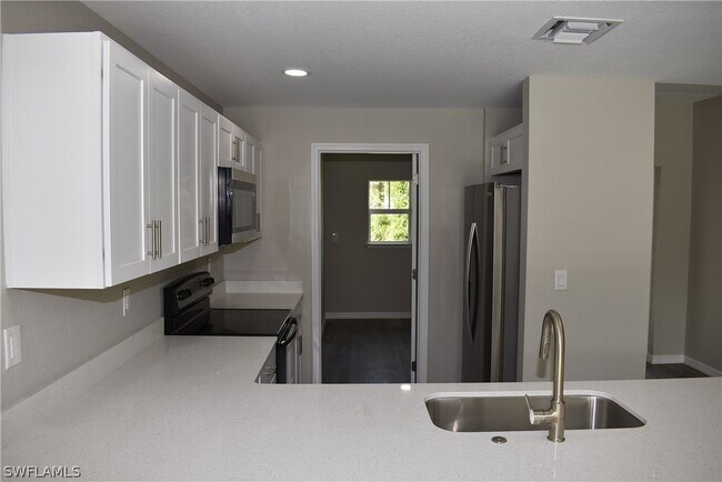 Building Photo - 8159 Hedgecoth Ave