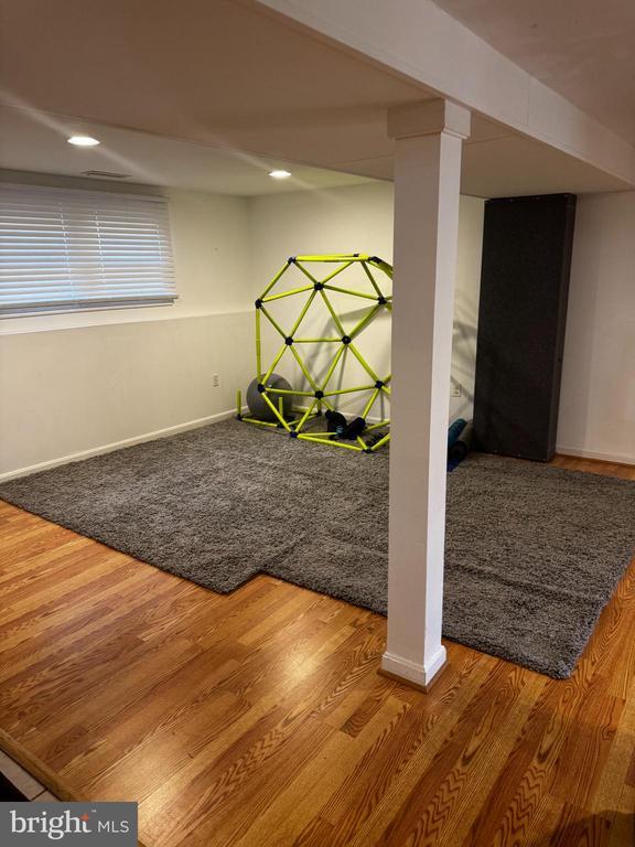 Building Photo - 2133 Hallmark Dr