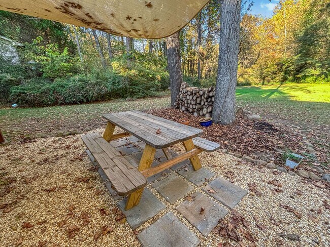 Building Photo - Cozy 4 BR 2 BR House in Piedmont Hills!