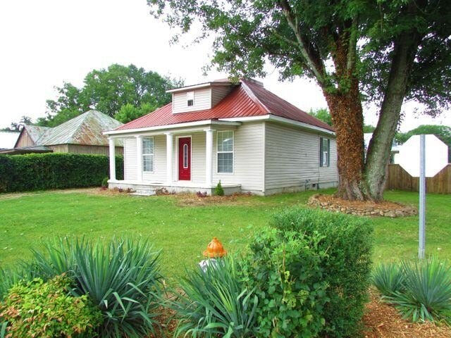 Primary Photo - 711 N Pine St