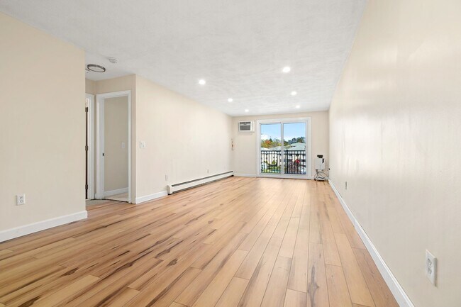 Building Photo - Won't Last |Updated Billerica 1 Bed | Avai...