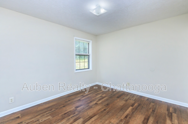 Building Photo - 112 S Ridge Dr