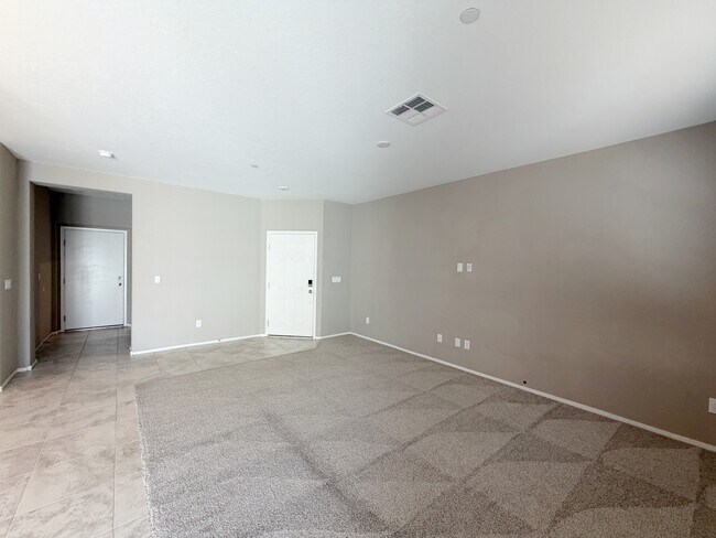 Building Photo - 4495 Vigny St