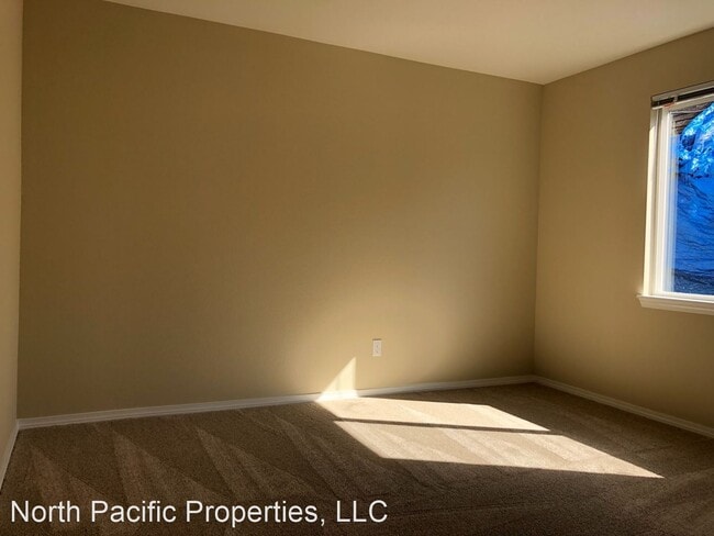 Building Photo - 711 21st Ave