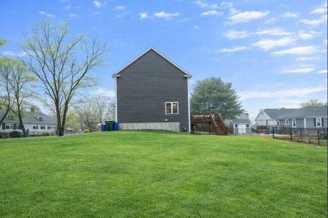 Building Photo - 8 Patrick St