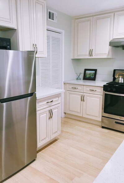 Kitchen area - 999 San Pasqual St
