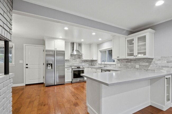 Building Photo - Remodeled 3 Bedroom 2 Bathroom Sunnyvale Home