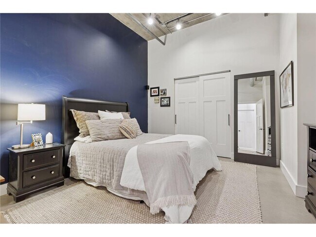 Building Photo - 718 N Washington Ave