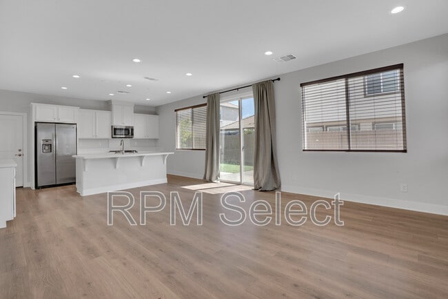 Building Photo - 567 Datura Dr