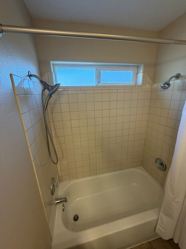 Building Photo - 370 11th St