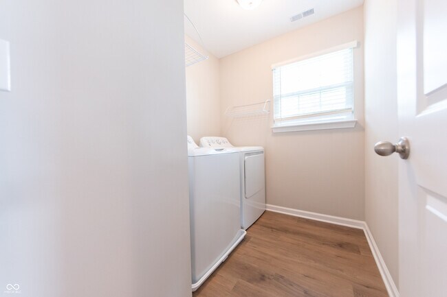 Building Photo - 7042 Pinnacle Dr