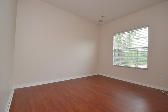 Building Photo - Gorgeous 4/3 Townhome in Oviedo ~ 2.5 Car ...