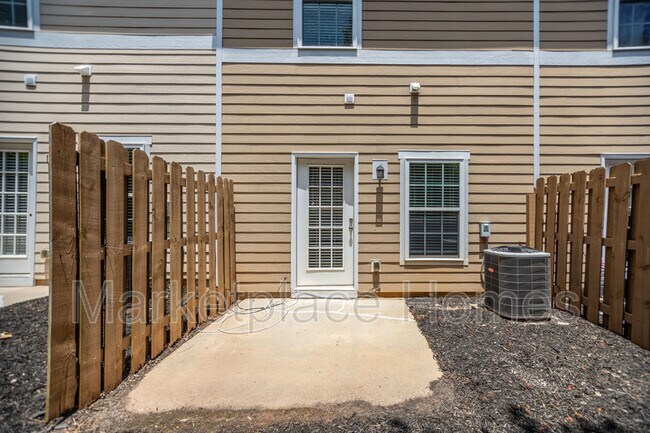 Building Photo - 207 Adderman Dr