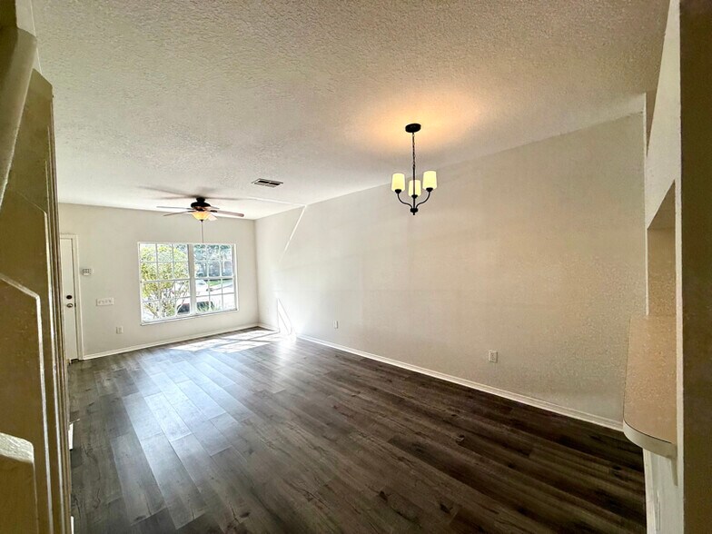 Building Photo - 1238 Standridge Dr