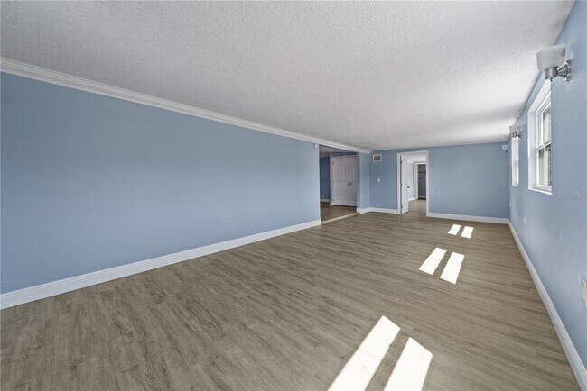 Building Photo - 9165 Atlas Dr
