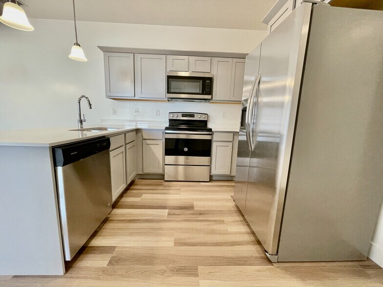 Building Photo - 641 N 380 W