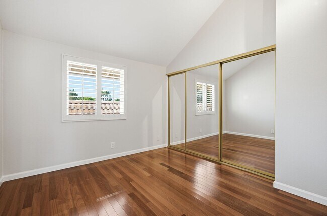 Building Photo - Beautifully Updated 5 Bedroom Woodbridge Home with Pool and much more!