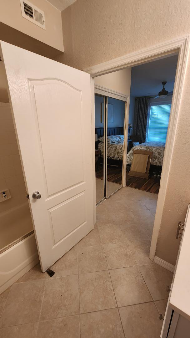 Building Photo - 4152 Central Sarasota Pkwy