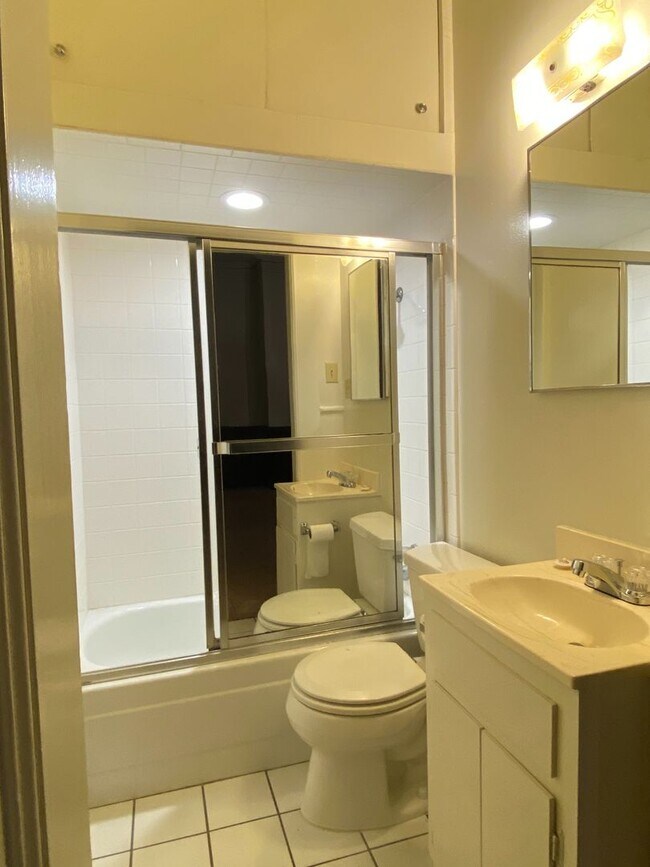 Building Photo - 190 W K St