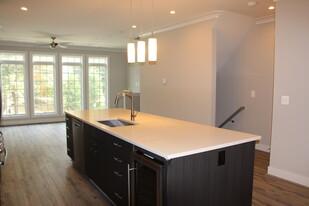 Building Photo - 908 N Buchanan Ct