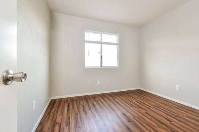 Building Photo - 3445 Golden Pedal St