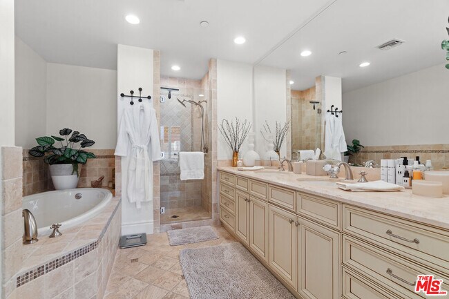 Building Photo - 137 S Spalding Dr