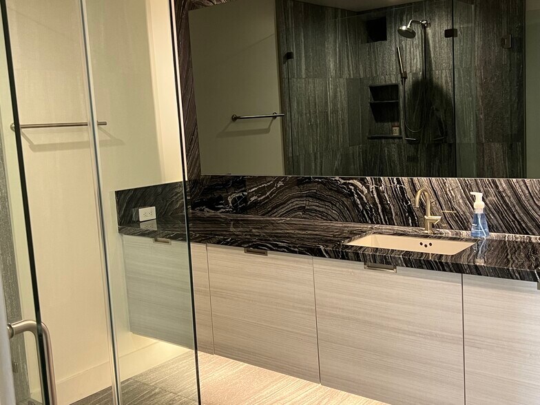 Building Photo - 10790 Wilshire Blvd