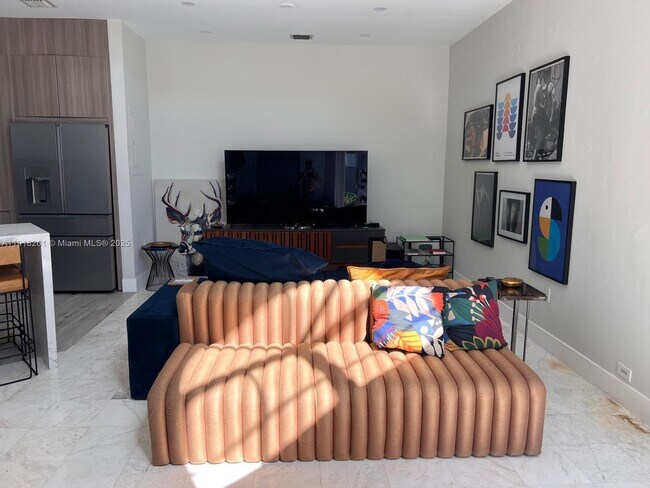 Building Photo - 3070 Allamanda St