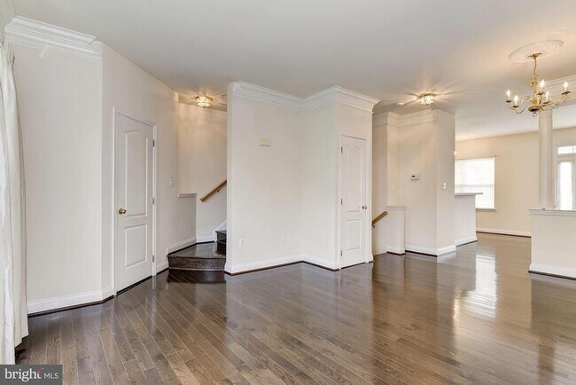 Building Photo - 122 Elmcroft Blvd