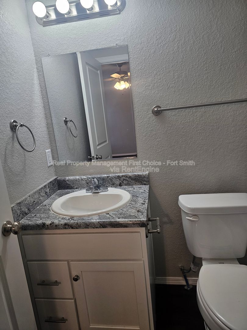 Building Photo - 2124 Ingalls Ln