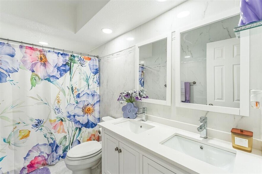 Building Photo - 5706 S Travelers Palm Ln