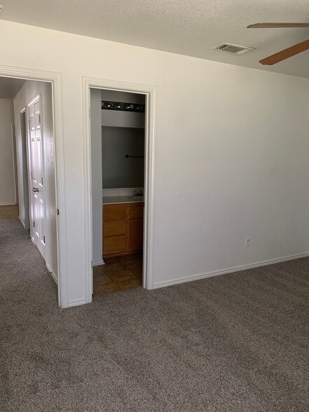 Building Photo - 2706 Ashley Dr