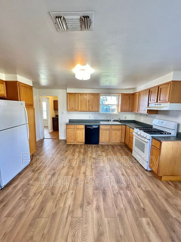 Building Photo - 3207 Grape Creek Rd