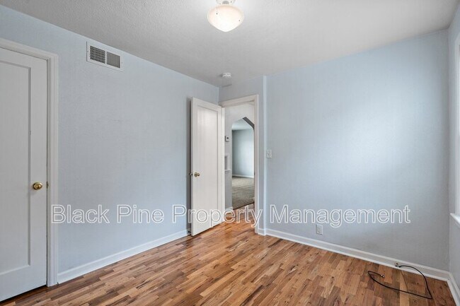 Building Photo - 4820 W.Franklin St.