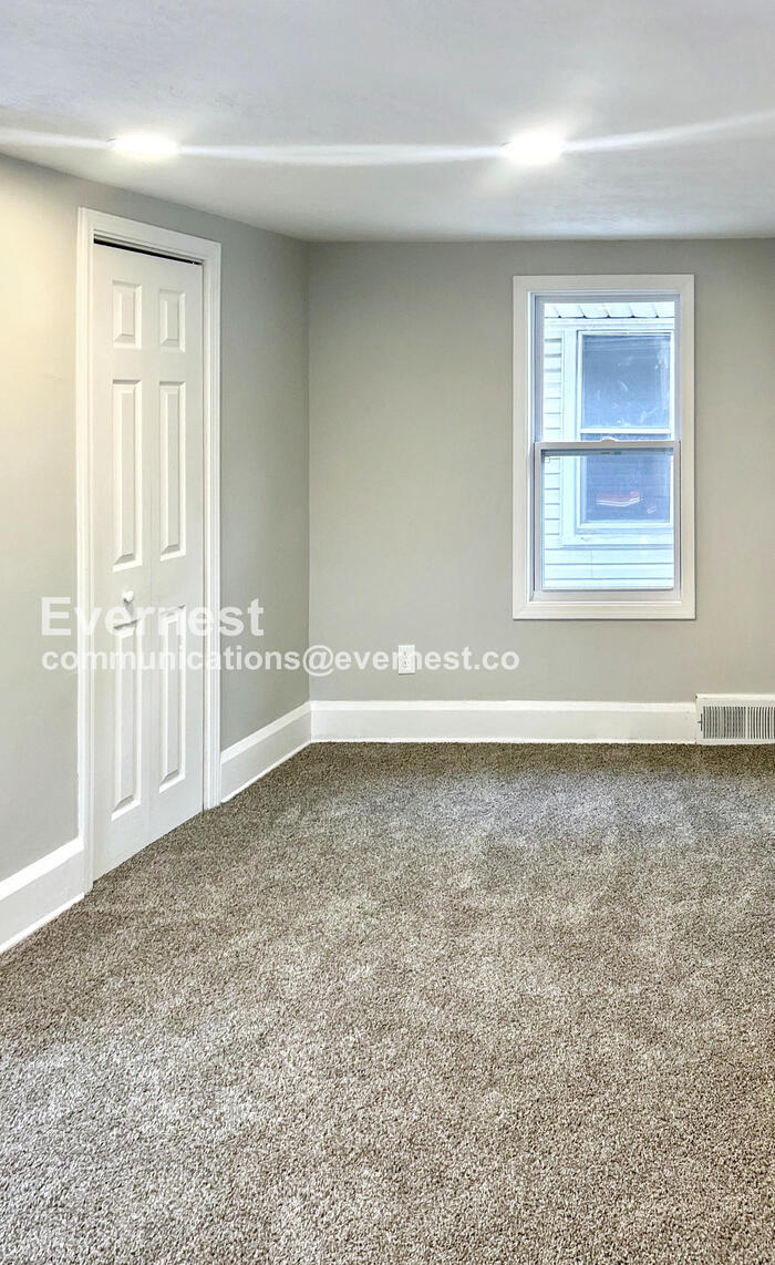 Building Photo - 1270 Moore St