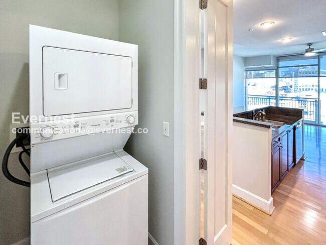 Building Photo - Modern Downtown Richmond 1BR Condo with In...