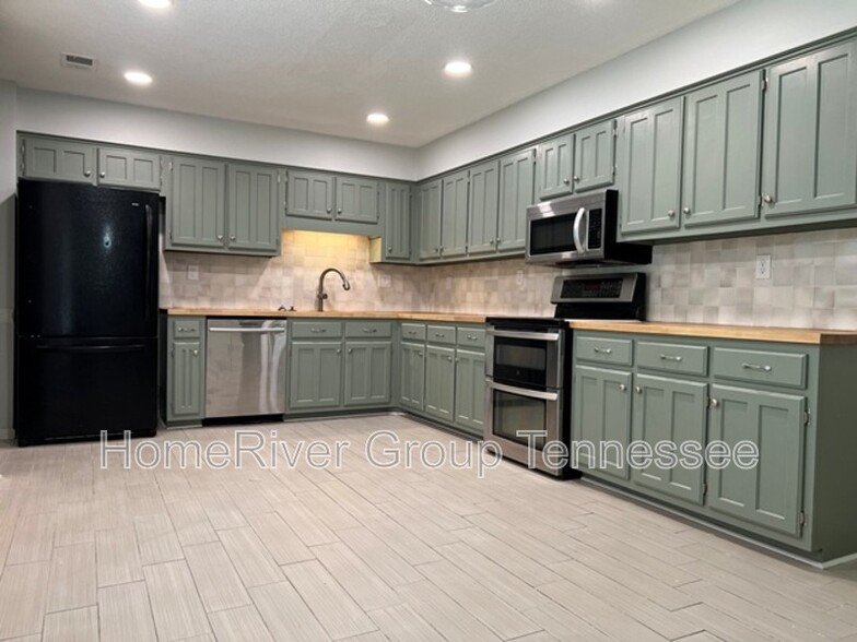 Building Photo - 590 Featherwind Cove N