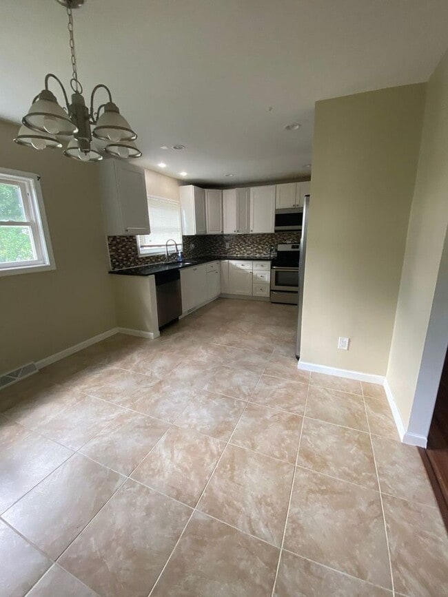 Building Photo - 241 Lafayette Ave