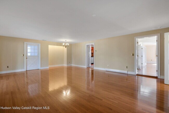 Building Photo - 411 Albany Ave