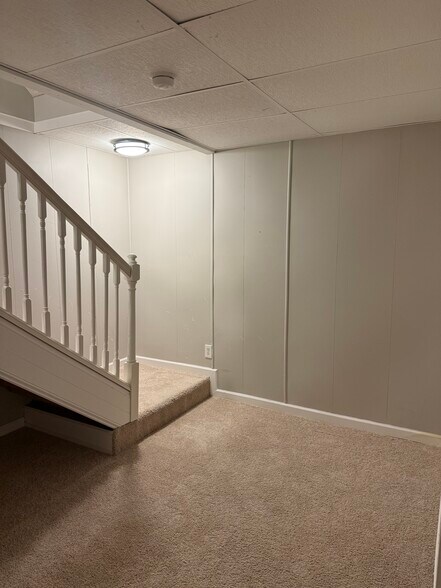 Building Photo - 6370 Bellinger Dr