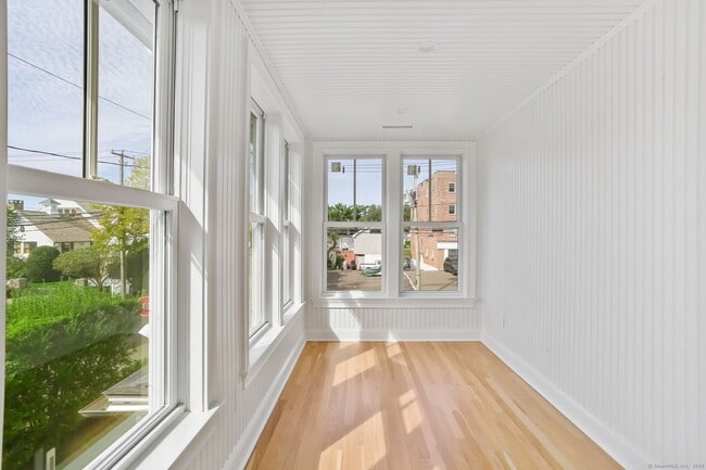 Building Photo - 134 Rowayton Ave