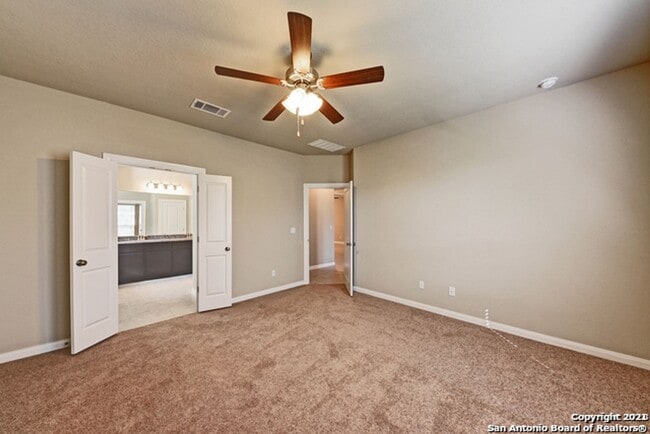 Building Photo - 3 Bed 2.5 Bath