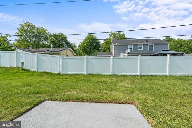 Building Photo - 29 Hinsdale Ln
