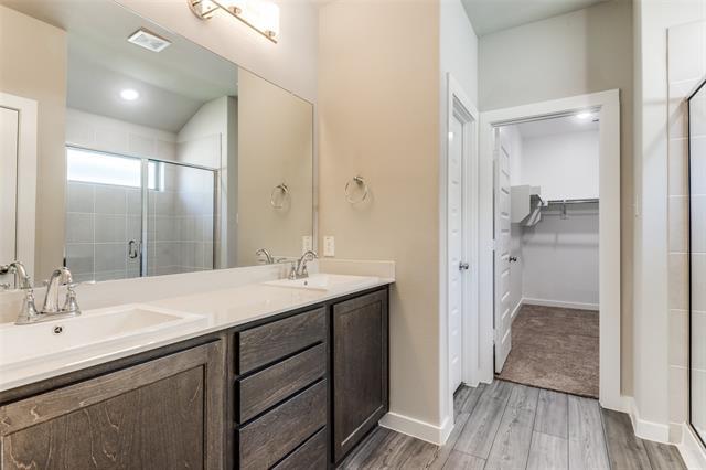 Building Photo - 2413 Spring Side Dr