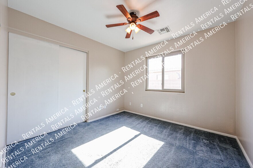 Building Photo - 9714 W Heber Rd