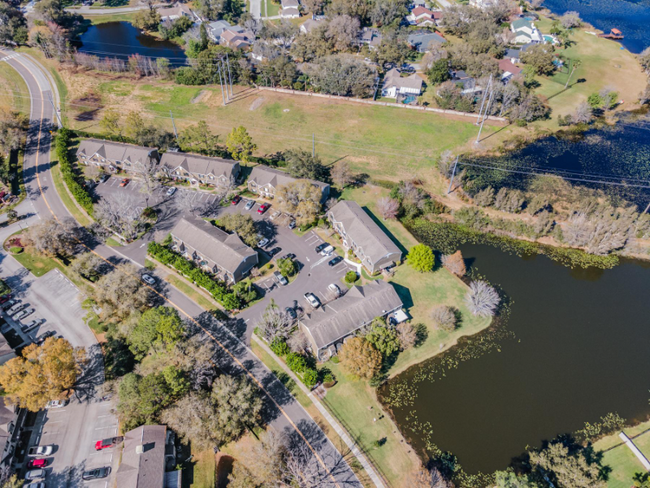 Building Photo - 16509 Lake Brigadoon Cir