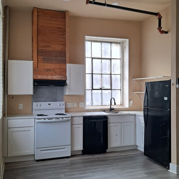 Building Photo - 632 Roanoke Ave