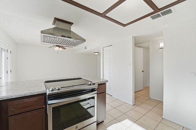 Building Photo - Beautiful 3-Bedroom Townhome in Northern Manor West