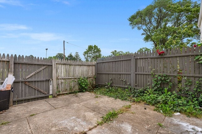 Building Photo - COMING SOON - 2 Bedroom Rental in Temple Hills